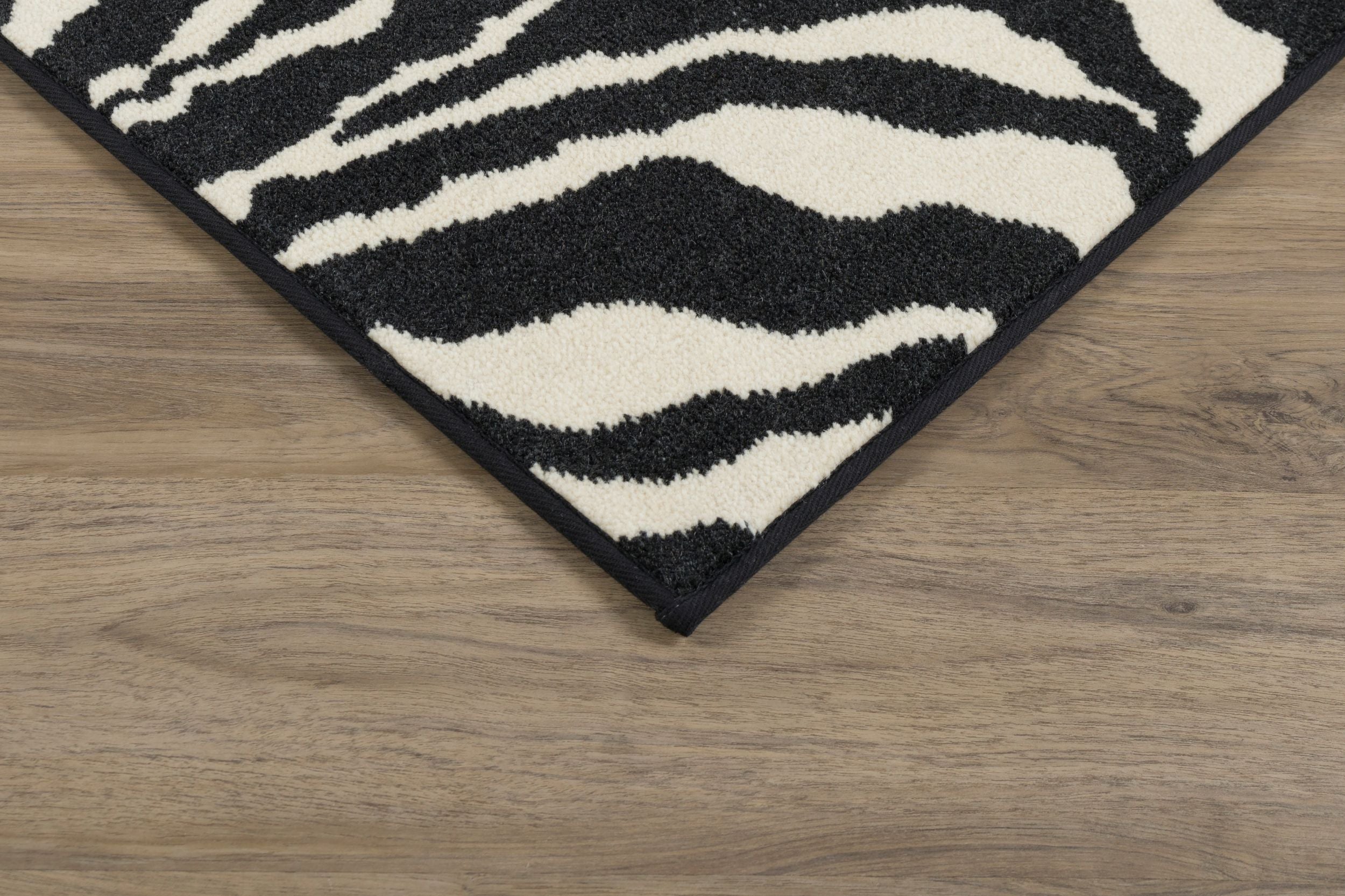 #color_203 Black/White