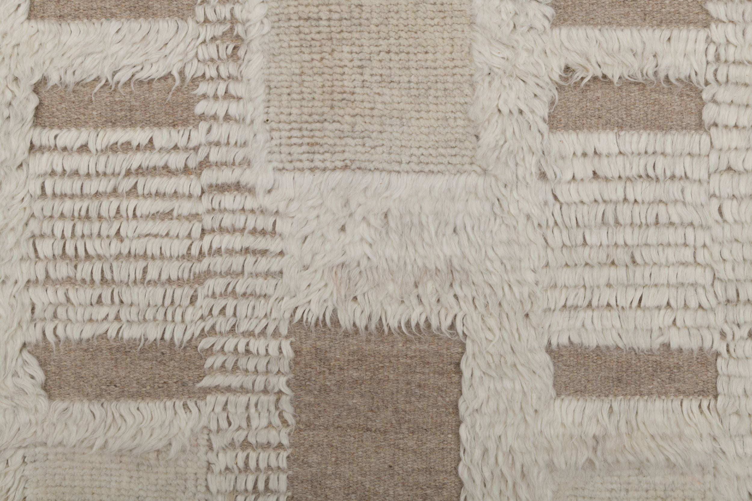 #color_Taupe