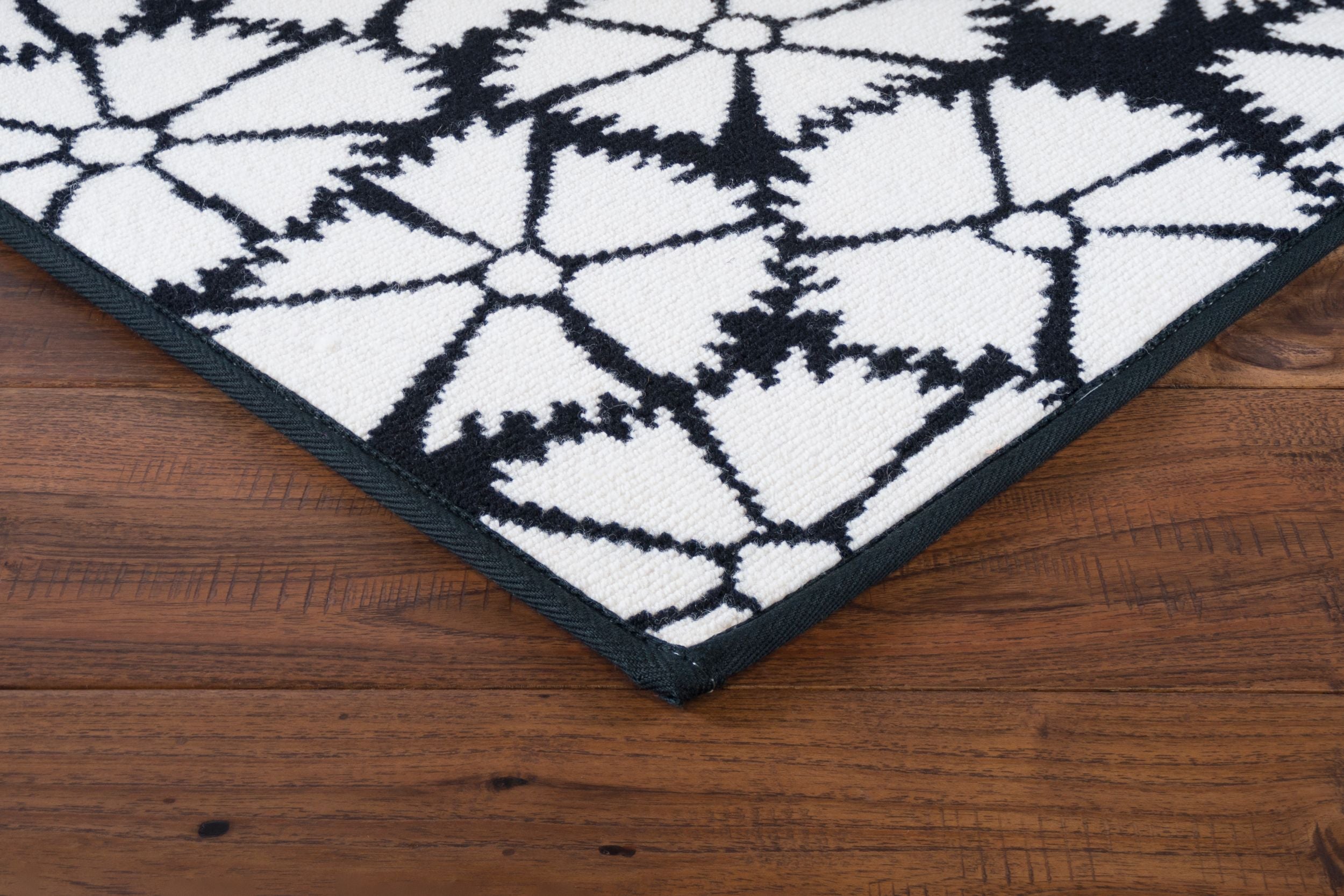 #color_3471 White/Black