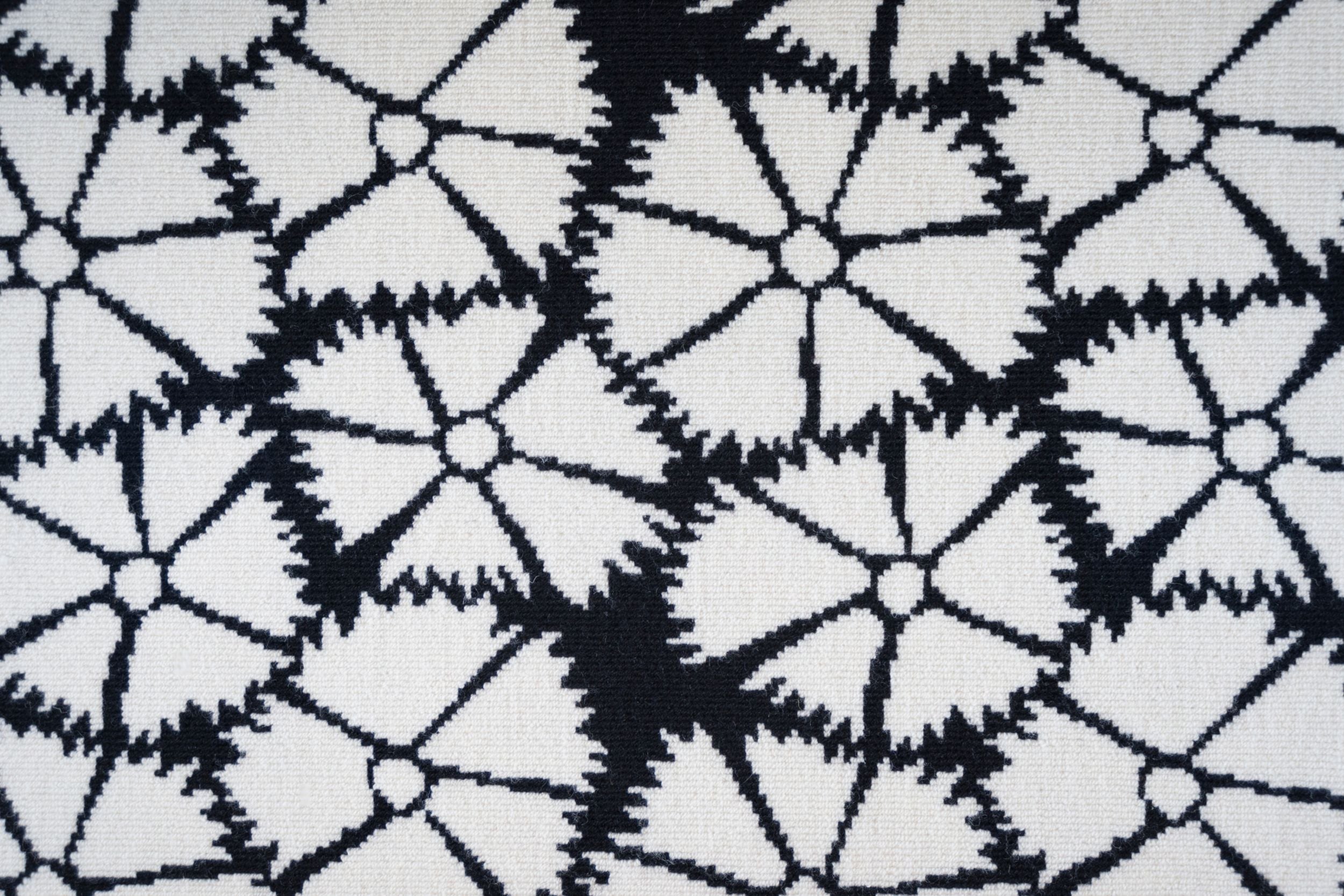 #color_3471 White/Black