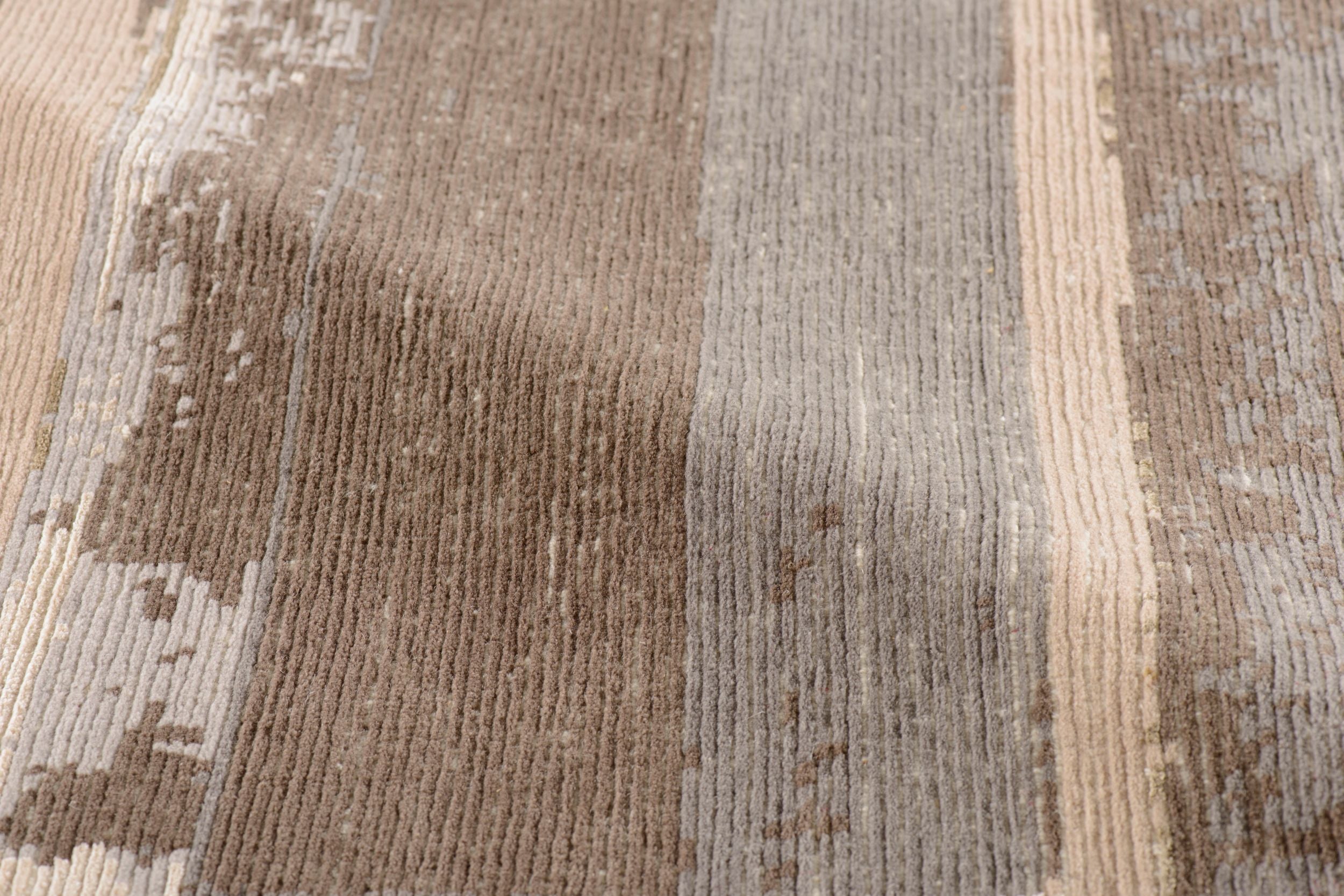 #color_Grey / Beige